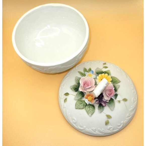 Vintage Lefton Capodimonte Porcelain Footed Trinket Box With Floral Lid SM2011 - Picture 5 of 7